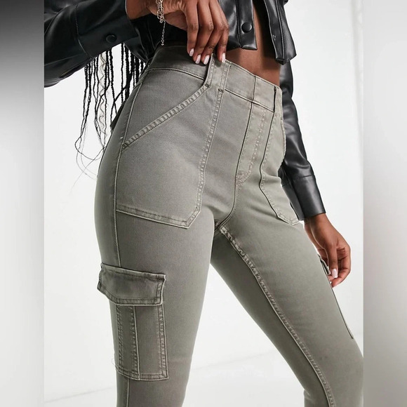 SPANX Stretch Twill Ankle Cargo Pant in Crystal Gray - Picture 4 of 10